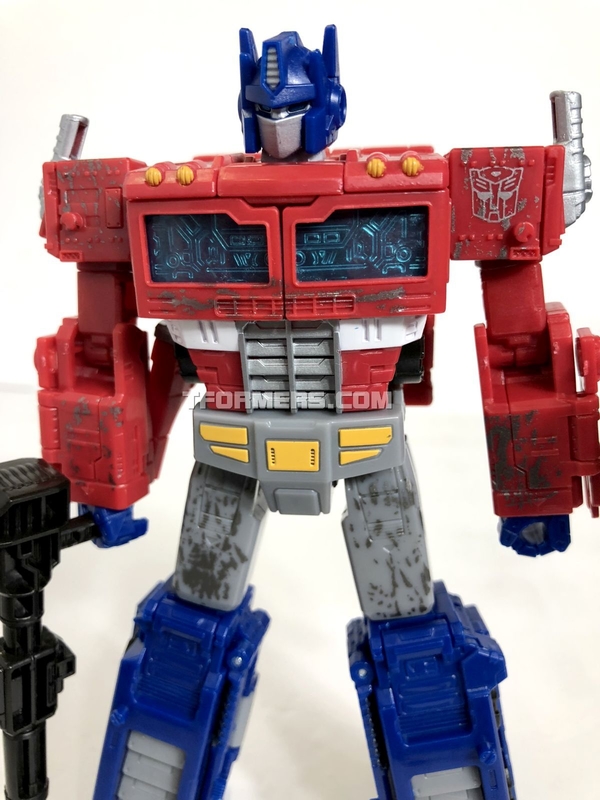Review Siege Optimus Prime Voyager War For Cybertron  (20 of 45)